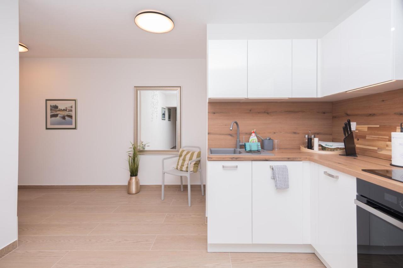 Apartment Emmi Omiš Esterno foto