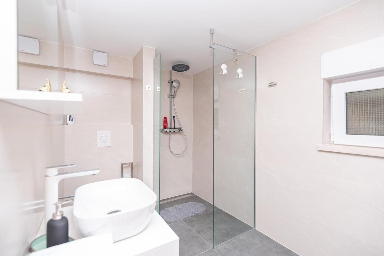 Apartment Emmi Omiš Esterno foto