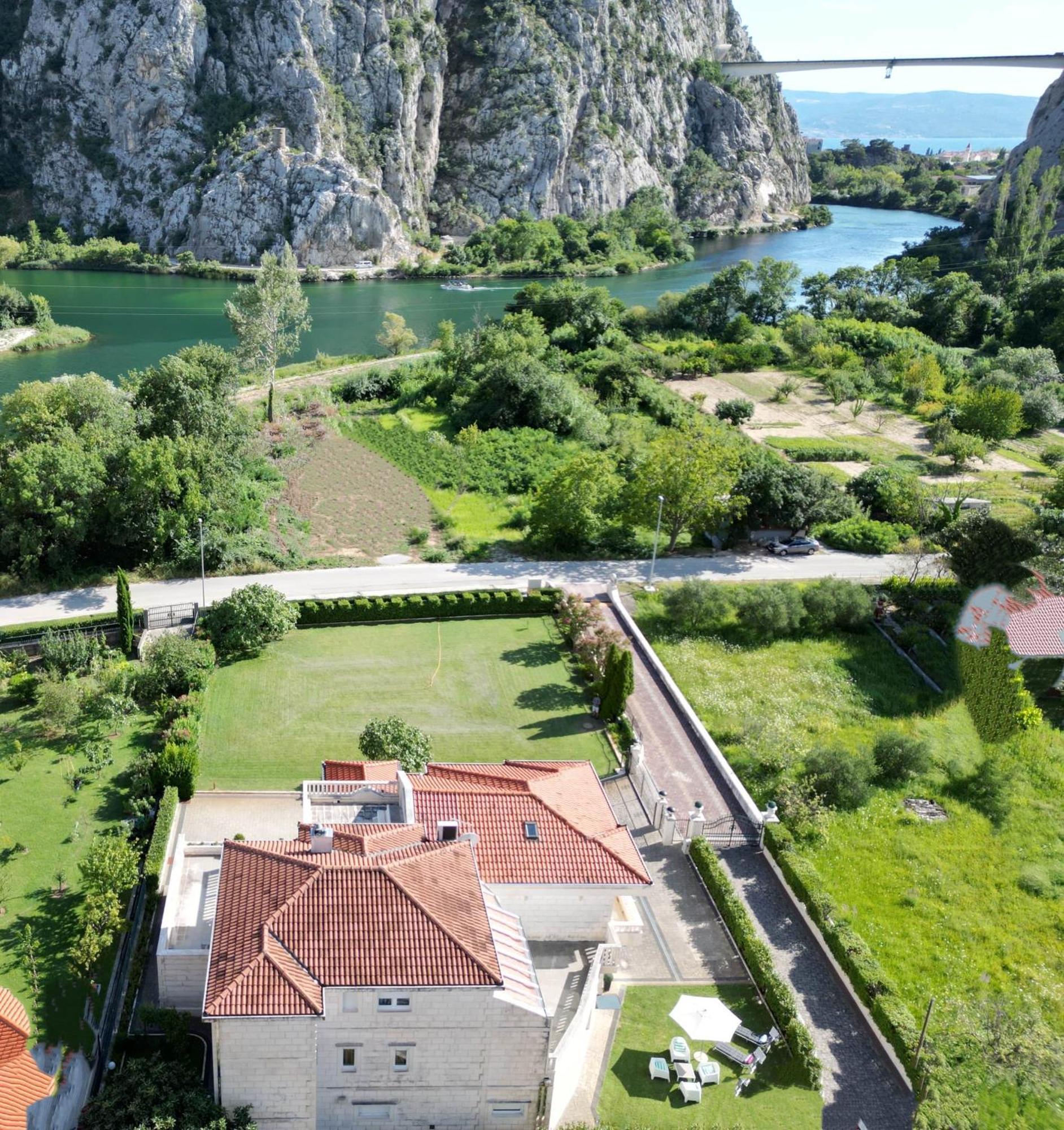 Apartment Emmi Omiš Esterno foto